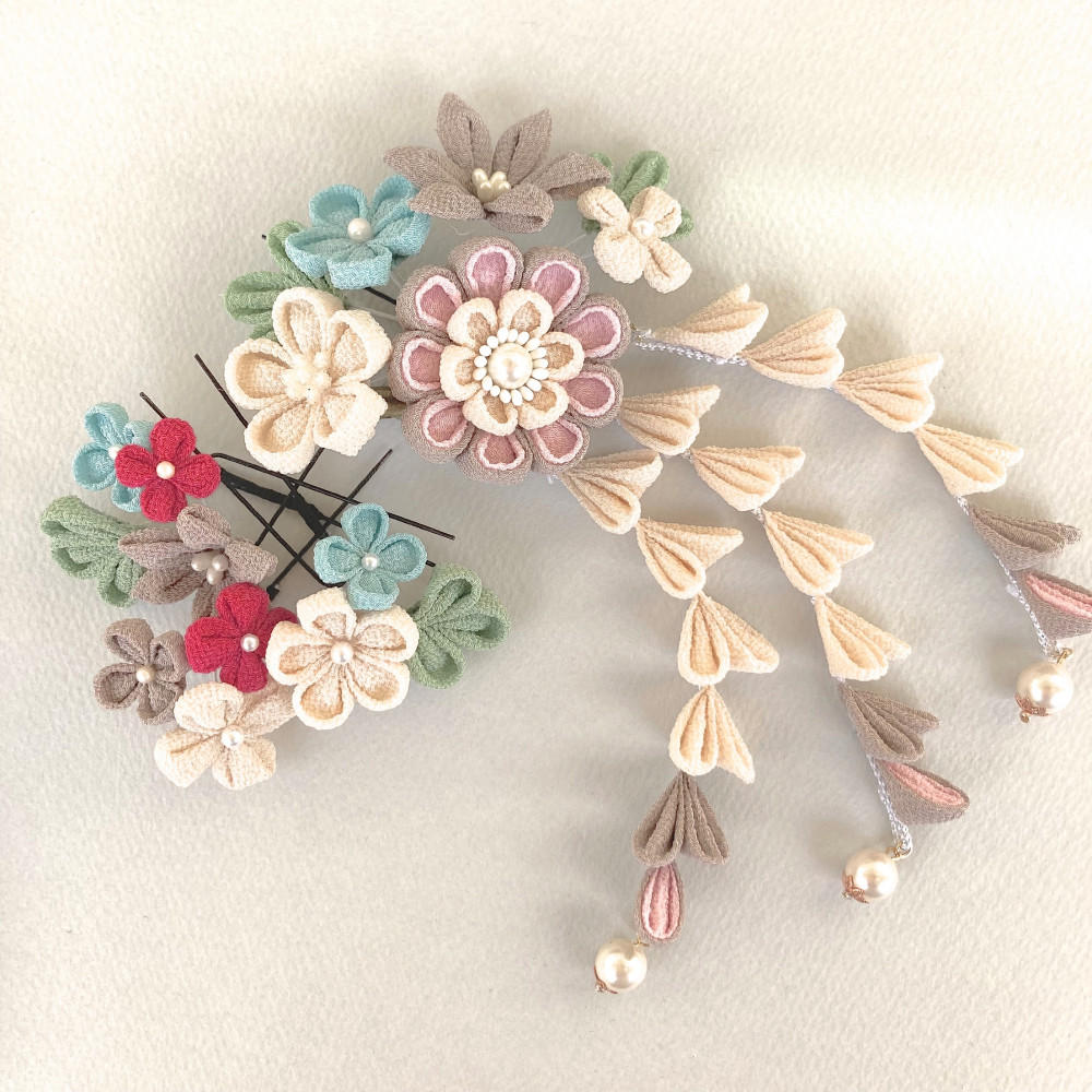 つまみ細工　成人式　卒業式　コサージュにも　ナチュラル