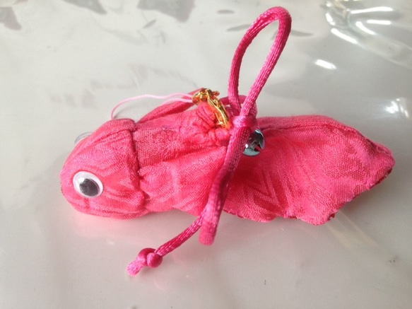 古布金魚の匂い袋ストラップ　濃ピンク無地 1枚目の画像