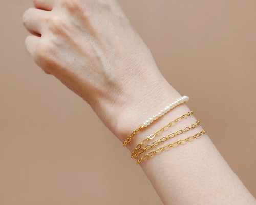 ゴールド パール付きブレスレット Fresh water pearl 淡水パール 華やか4連ゴールドブレスレット