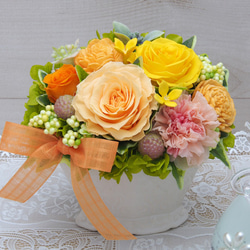 ジュリアオレンジのバラと複色のカーネーション・プリザーブドフラワーアレンジメント 4枚目の画像