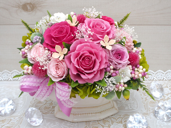 さまざまなお祝いにどうぞ！ピンク色のバラで幸せいっぱいのアレンジ