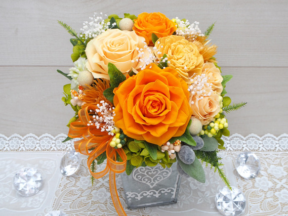 手作りオレンジ系アートフラワー 元気の出るオレンジ色がたっぷり！フレッシュフルーティーなアレンジ