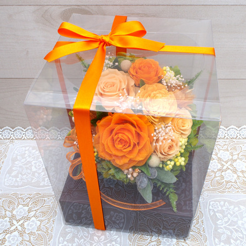 元気の出るオレンジ色がたっぷり！フレッシュフルーティーなアレンジ