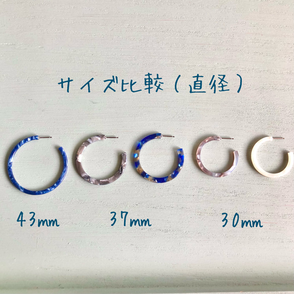 【数量限定】グレーマーブルカラーフープピアス　Mサイズ37㎝/金属アレルギー対応FDAピアス 5枚目の画像