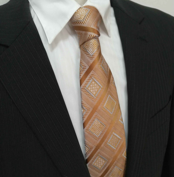 秋冬のロマン・ブロンズカラーのネクタイ　 3枚目の画像