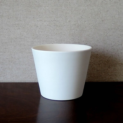 白い陶器の植木鉢 (焼きしめ) (釉薬なし) (すり鉢タイプ) 一輪挿し