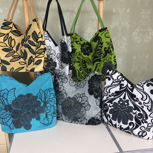 ☆ベトナムビーズ刺繍バッグ☆ 普段使いバッグ ビーズ刺繍 白×黒
