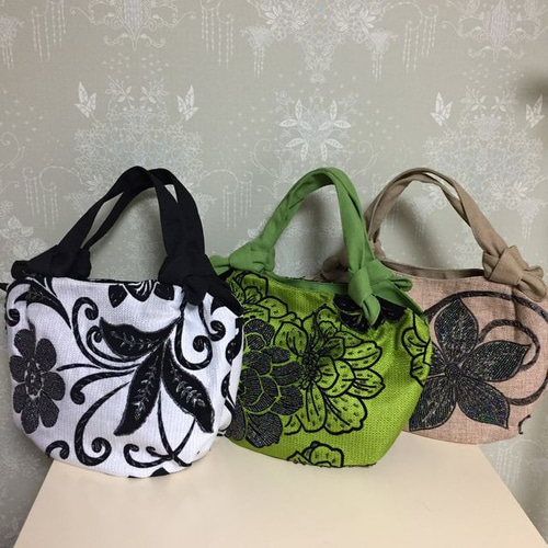☆ベトナムビーズ刺繍バッグ☆ ミニバッグ ベージュ×黒ビーズ ☆ベトナムビーズ刺繍バッグ☆ ミニバッグ ベージュ×黒ビーズ