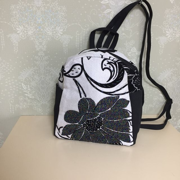 ビーズ刺繍 黒 キャンバスリュック