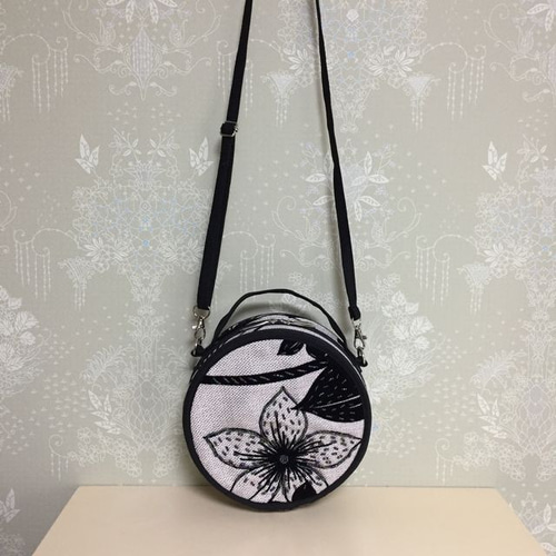 柏ビーズ　ビーズ刺繍 ハンドバッグ パーティーバッグ　黒 美品】ビーズ刺繍ハンドバッグ 入学式 結婚式 パーティー.柏