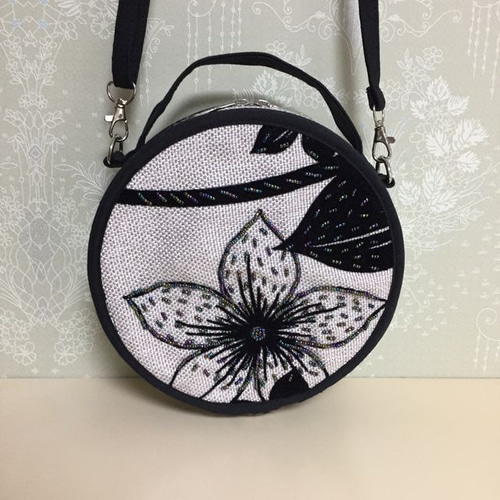 柏ビーズ刺繍 ショルダーバッグ 黒 柏ビーズ刺繍 ショルダーバッグ 黒 柏ビーズ刺繍 ショルダー