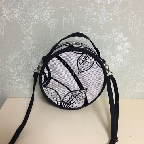 柏ビーズ刺繍 ショルダーバッグ 黒 柏ビーズ刺繍 ショルダーバッグ 黒 柏ビーズ刺繍 ショルダー