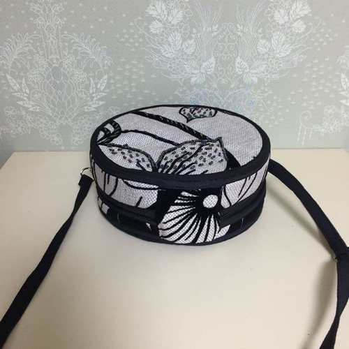 柏ビーズ刺繍 ショルダーバッグ 黒 柏ビーズ刺繍 ショルダーバッグ 黒 柏ビーズ刺繍 ショルダー