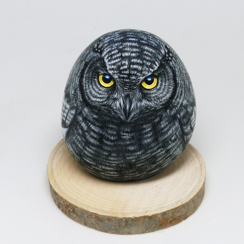 ストーンアート作品： 幸せを呼ぶフクロウ ストーンアート作品： 幸せ