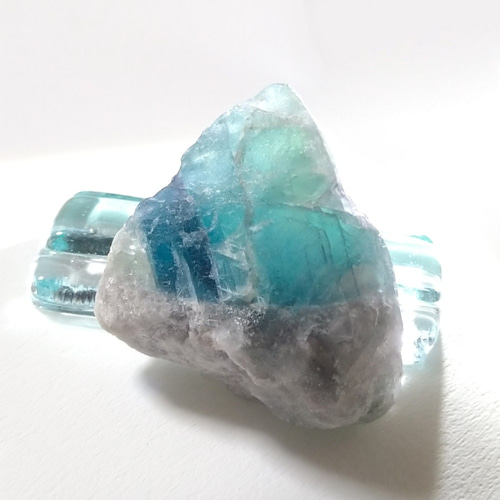 天然石✨ブルーフローライト✨虹 キラキラ 青緑 虹入り 三角 蛍石 フローライト Fluorite 鉱物 原石 鉱石 天然石
