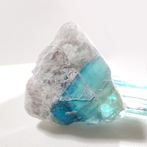 天然石✨ブルーフローライト✨虹 キラキラ 青緑 黄緑&グリーン&ブルーのレインボーグラデーション 蛍石 フロー