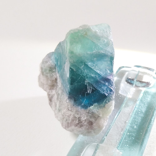 虹入り 三角 蛍石 フローライト Fluorite 鉱物 原石 鉱石 天然石