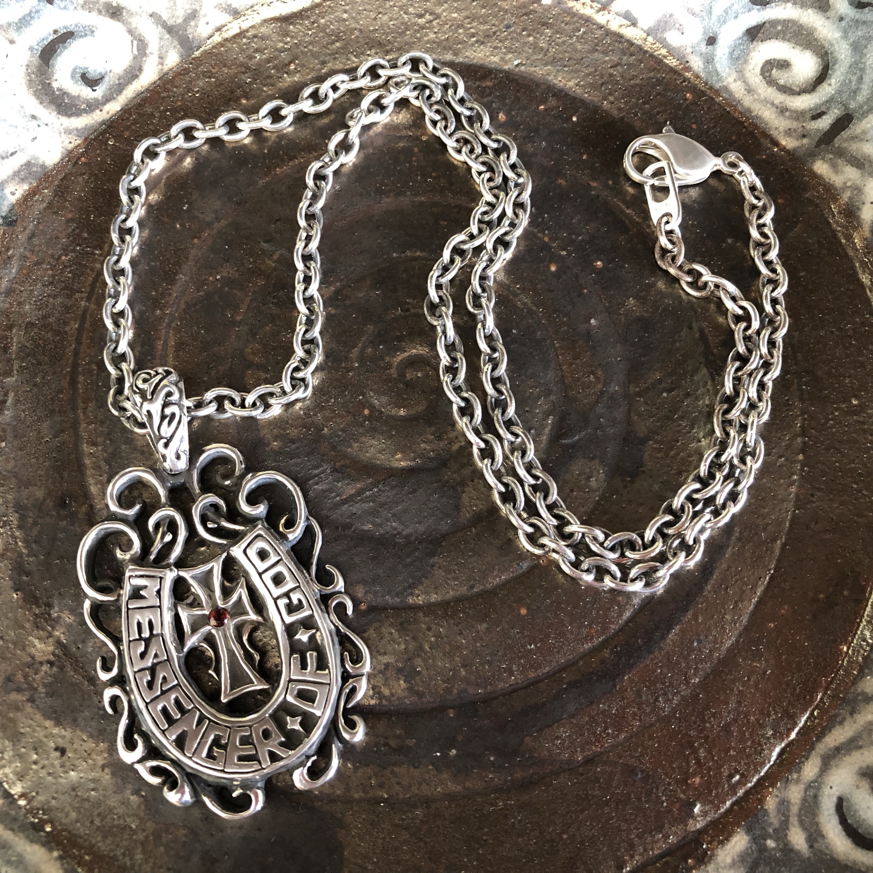 ソレイユクロス(レッド)燻しチェーン付き