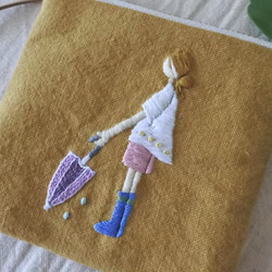 晴れまち女の子　刺繍　カードケース　ファスナーポーチ 2枚目の画像