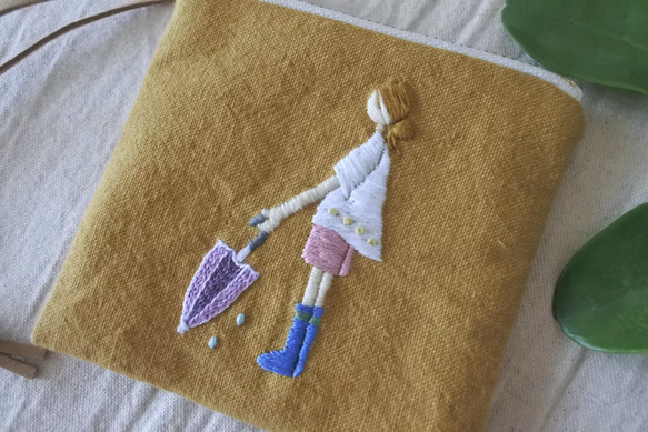 晴れまち女の子　刺繍　カードケース　ファスナーポーチ 2枚目の画像