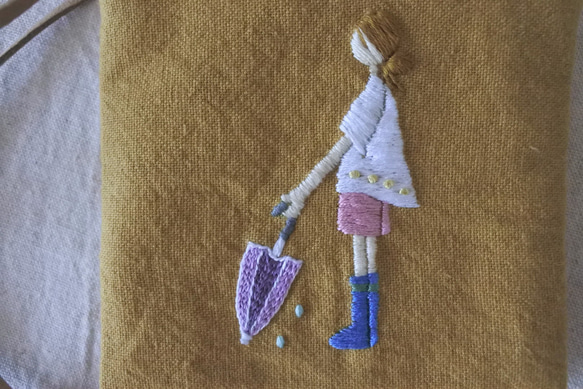 晴れまち女の子　刺繍　カードケース　ファスナーポーチ 3枚目の画像