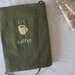 コーヒーと豆　小花柄　刺繍　文庫本　ブックカバー　オリーブ色 2枚目の画像