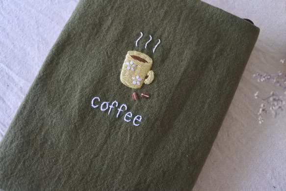 コーヒーと豆　小花柄　刺繍　文庫本　ブックカバー　オリーブ色 3枚目の画像