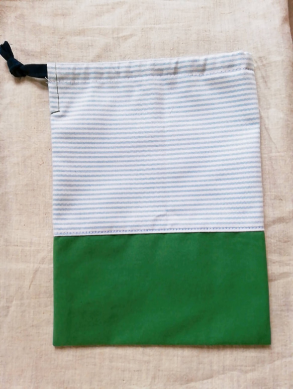 カマキリ刺繍の巾着（コップ入れ） 2枚目の画像