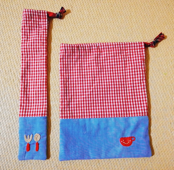 コップ刺繍の巾着（コップ入れ）とカトラリー刺繍のお箸入れ 3枚目の画像