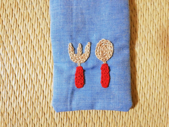 コップ刺繍の巾着（コップ入れ）とカトラリー刺繍のお箸入れ 4枚目の画像