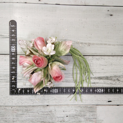 【送料無料】ピンクの蕾バラと小花のコサージュ　結婚式　卒業式　入学式　アートフラワー　布花　造花 4枚目の画像