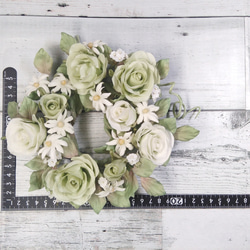【送料無料】ミストグリーンのバラのミニリース　アートフラワー　布花　染花　造花　ドア壁飾り 4枚目の画像