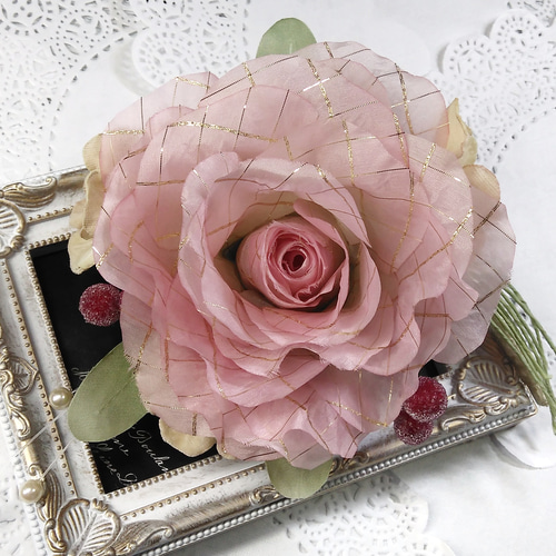 ❷布花　薔薇のコサージュ　マゼンタピンク　シルクデシン　手染め　入学式 送料無料】ピンクの大輪のバラのコサージュ 結婚式 卒業式 入学式