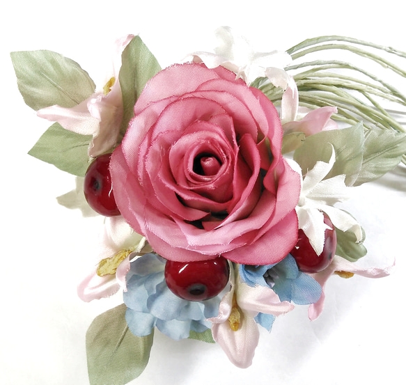 【送料無料】フェアリーピンクのバラのコサージュ　結婚式　卒業式　入学式　アートフラワー　布花　染花　造花 3枚目の画像