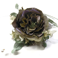 イングリッシュローズのコサージュ（バラ・グリーン）　結婚式　卒業式　入学式　アートフラワー　布花　染花　造花 3枚目の画像