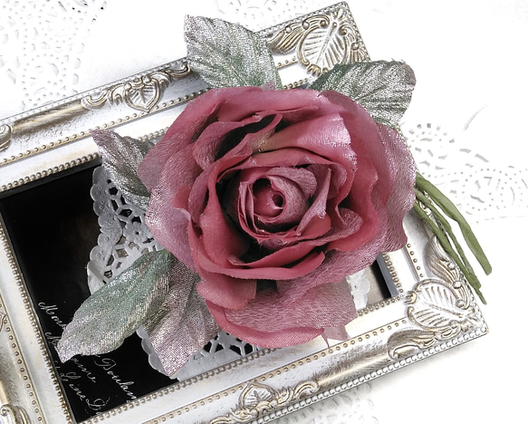 【送料無料】ピンクのバラのコサージュ　卒業式　入学式　結婚式　アートフラワー　布花　染花　造花 1枚目の画像