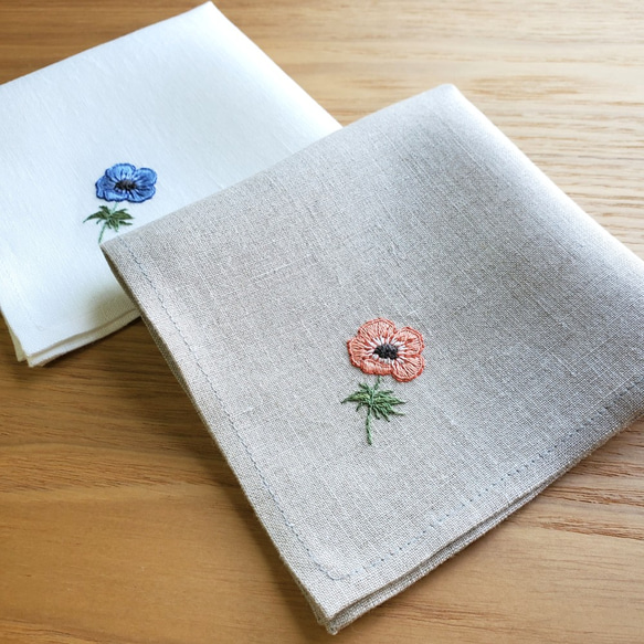 愛しきアネモネ｜ソフトリネンの手刺繍ハンカチ（選べる布色・サイズ