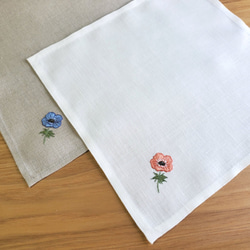 愛しきアネモネ｜手刺繍＆手仕立てのソフトリネンハンカチ 3枚目の画像