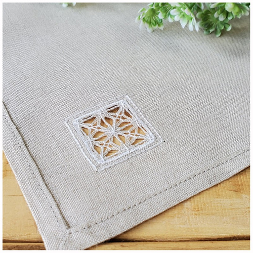 □が○のドロンワークの手刺繍｜ミシンで仕立てたリネンハンカチ *名