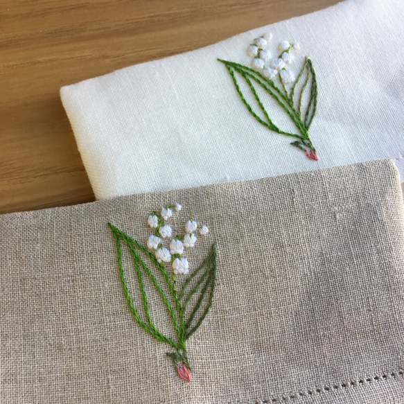 木陰のずすらん｜手刺繍＆手仕立てのソフトリネンポケットティッシュケース 2枚目の画像