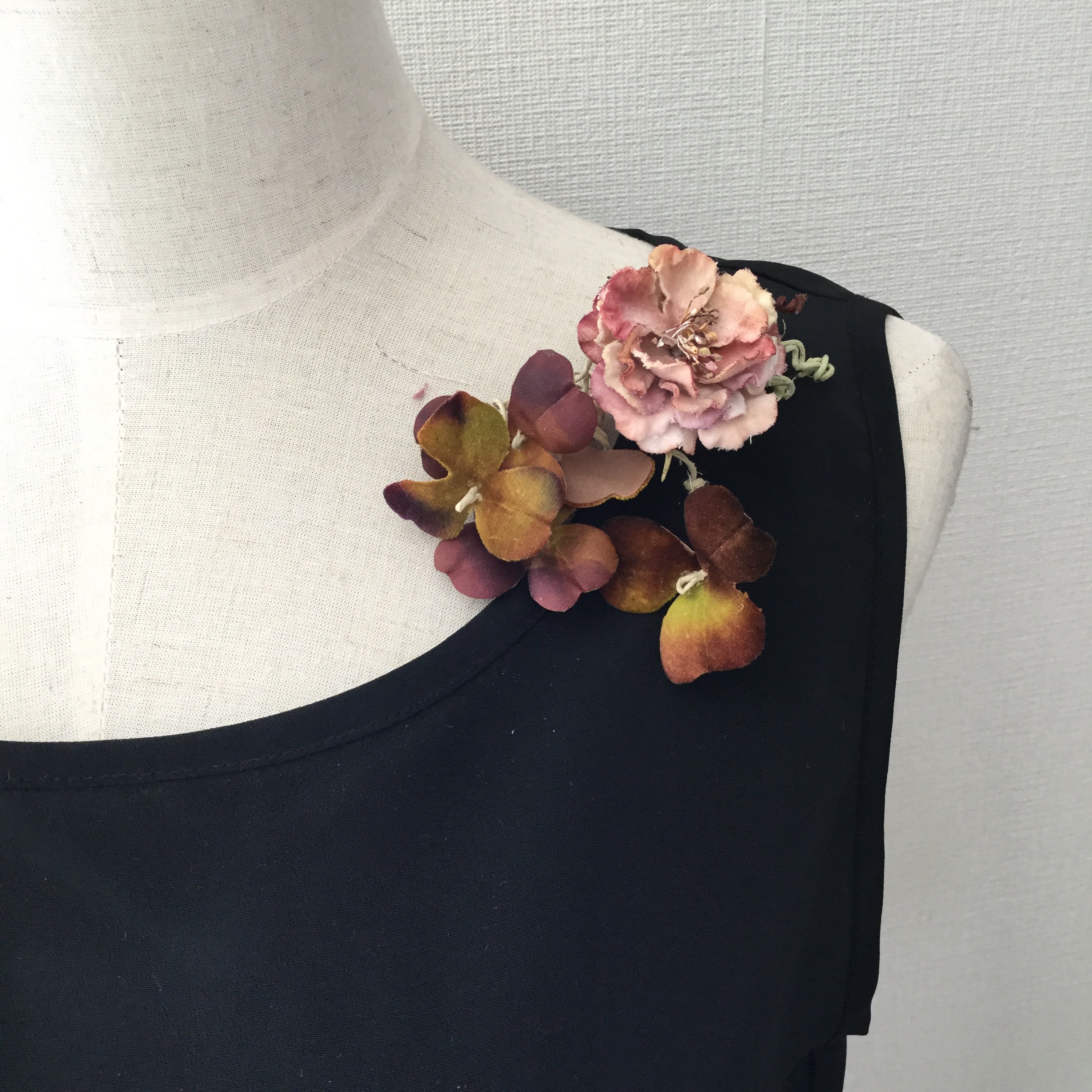 189 大人色のクローバーとプチローズ