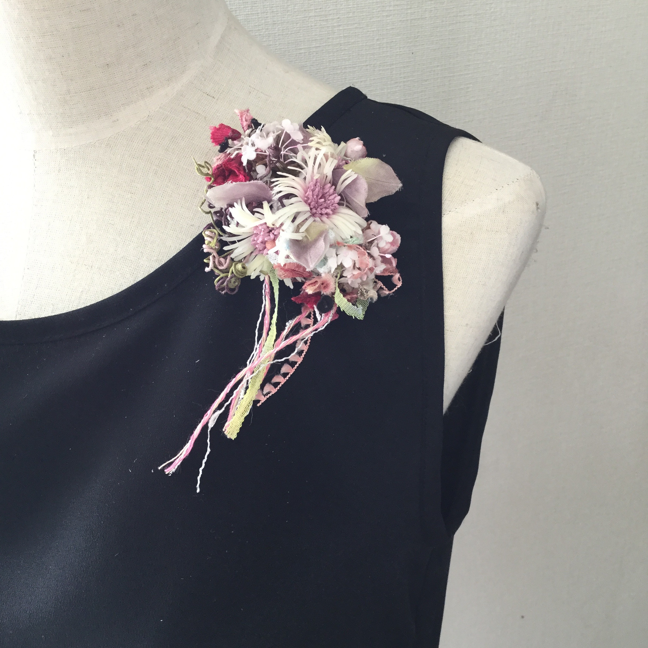 265  白いデージーと小花たち