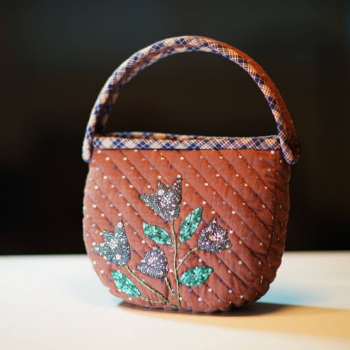 ハンドメイド　パッチワーク　バッグ 槑さんの手作りバッグ】朱色のローリングダイヤ両面パッチワーク