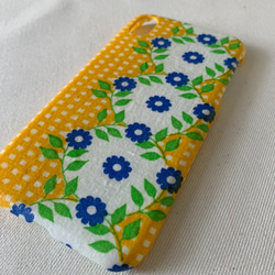受注製作4 青花のリースと黄色チェック　IPhoneケース　スマホケース　ヴィンテージファブリック　北欧　レトロポップ 3枚目の画像