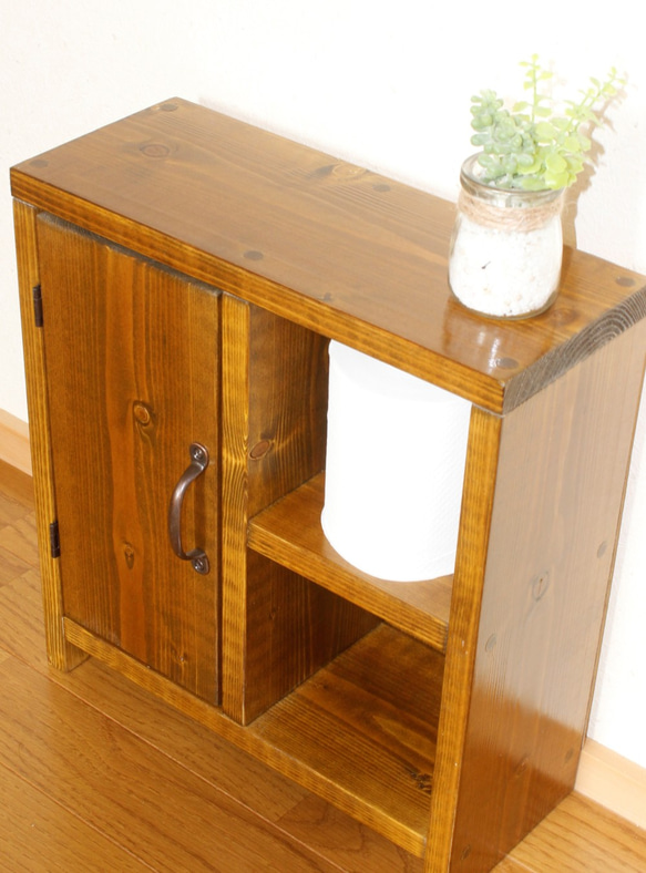 送料無料】扉と裏板つきアンティーク風のコンパクトトイレ収納 棚