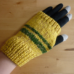 ば～ばの手編みの指なし手袋/マスタードライン入り 4枚目の画像