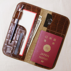 本革パスポートホルダー／クロコ型押しブラウン 2枚目の画像