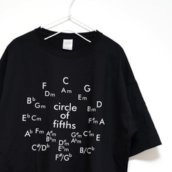 音楽理論系Ｔシャツ サークル・オブ・フィフス　ビックシルエットTシャツ  【ブラック】程よい厚さ生地の半袖クルーネック 1枚目の画像
