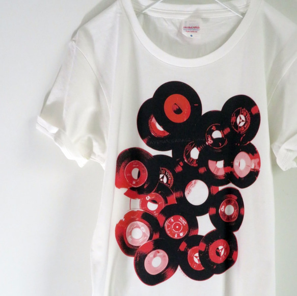 レコードがいっぱい【ホワイト】 ユニセックス 半袖クルーネックTシャツ 1枚目の画像