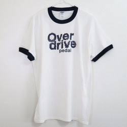 オーバードライブの文字がカッコいい音楽Ｔシャツ【ホワイト/ネイビー】 ユニセックス 半袖リンガーTシャツ 2枚目の画像